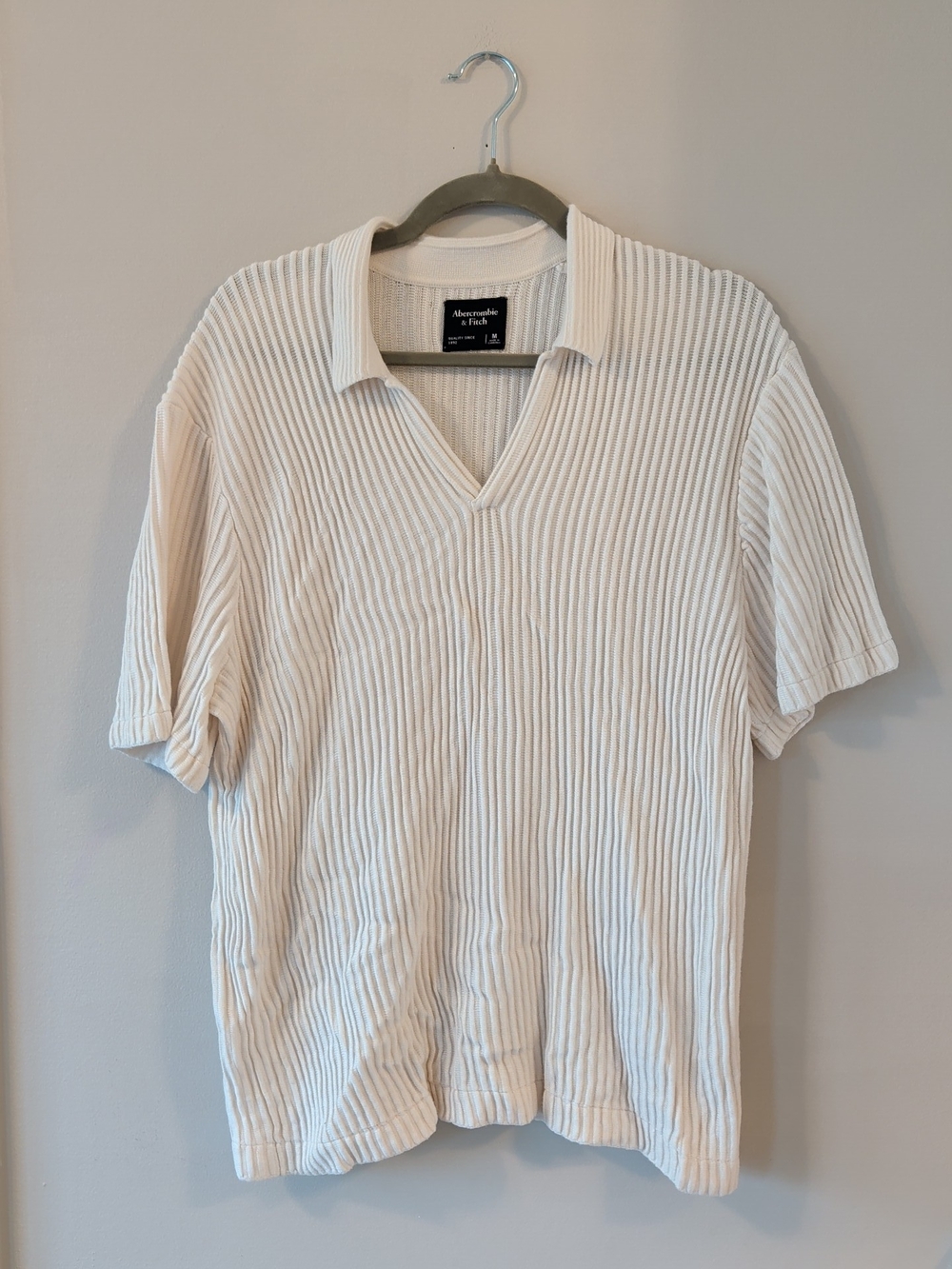 Abercrombie & Fitch Men's Cream Ribbed V-Neck Polo